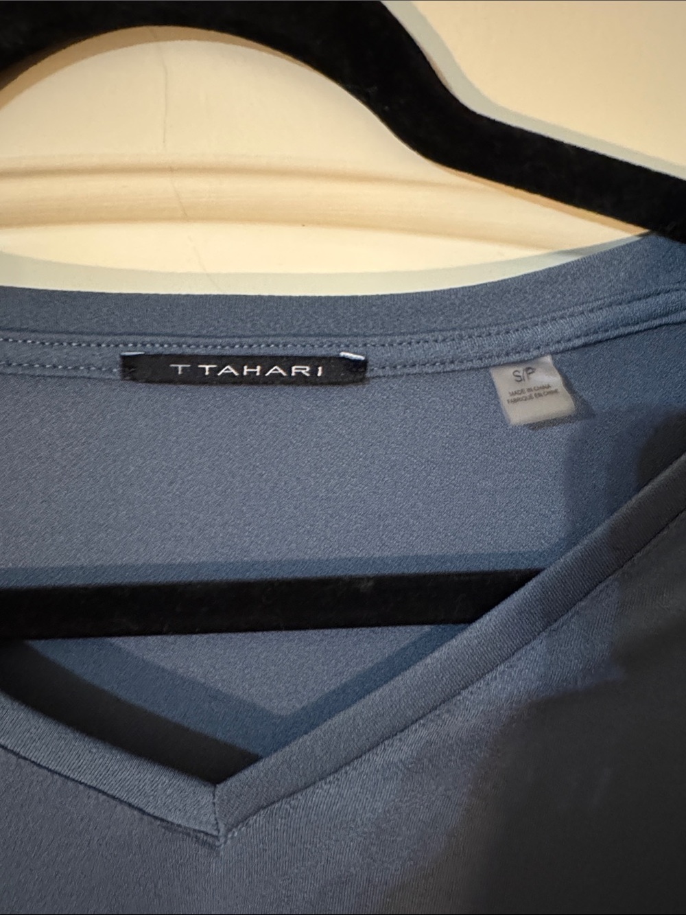 Tahari Dusty Blue V-Neck Ruched Short Sleeve Top S - Picture 2 of 8